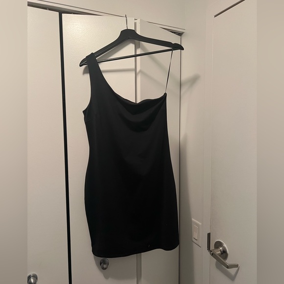 One shoulder black dress - Picture 2 of 4